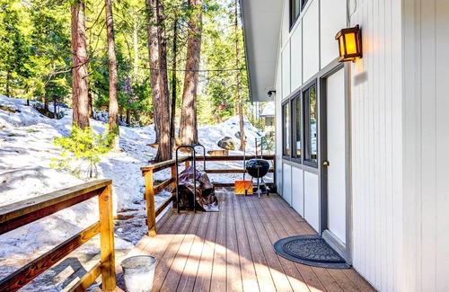 Cold Springs Cabaña | California Cabin Rental - Hike, Ski, Boat!