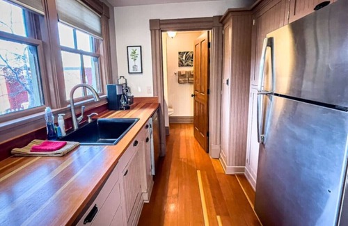 Jacksonville Casa | California Cottage: Downtown!