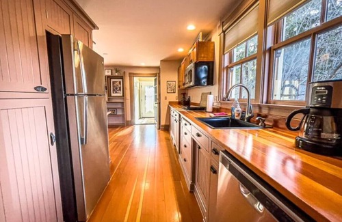 Jacksonville Casa | California Cottage: Downtown!