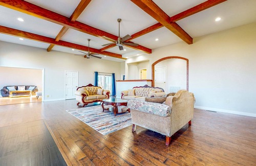 Brentwood Casa | California Countryside Estate - Pool, 22 Rooms