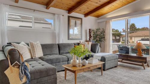 Carlsbad Casa | California Dreamin by AvantStay Private Pool Fire Pit Near the Beach