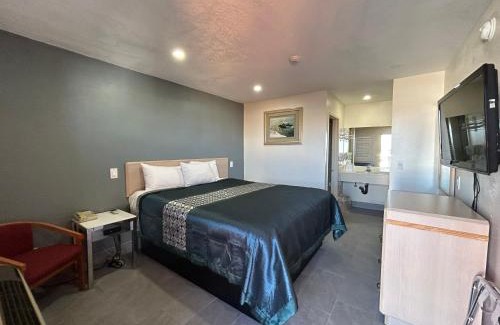Victorville Hotel | California Inn Hotel and Suites Adelanto US 395