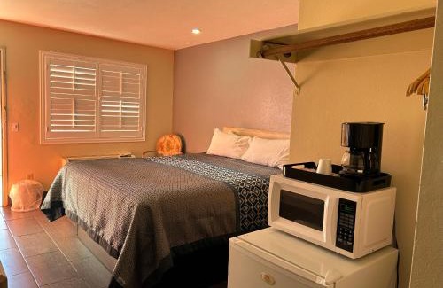 Victorville Hotel | California Inn Hotel and Suites Adelanto US 395