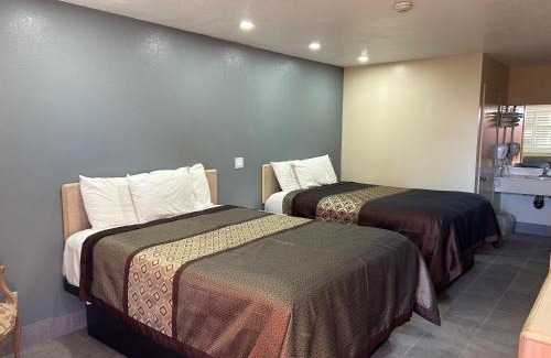 Victorville Hotel | California Inn Hotel and Suites Adelanto US 395