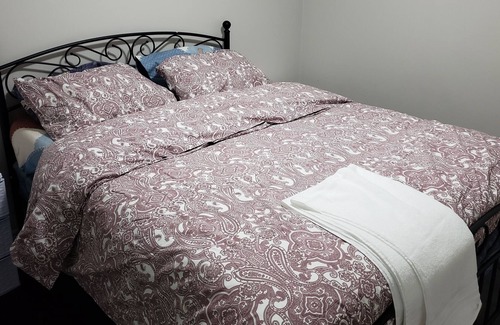 Brampton Casa | California Room 2 Clean Basement Apartment With Side Entrace