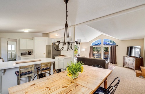 Calistoga Casa | Calistoga Vineyard Getaway--Complimentary wine tasting at Croix included!