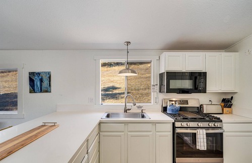 Calistoga Casa | Calistoga Vineyard Getaway--Complimentary wine tasting at Croix included!