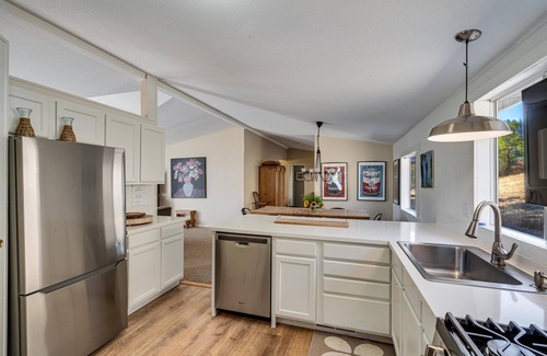 Calistoga Casa | Calistoga Vineyard Getaway--Complimentary wine tasting at Croix included!