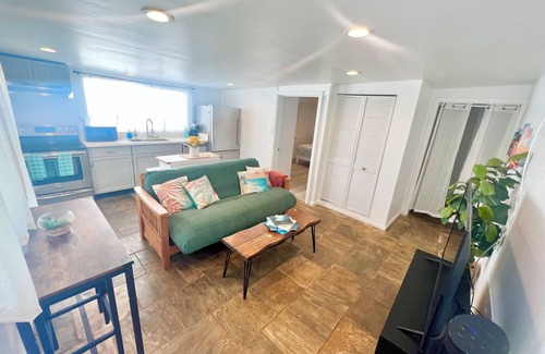 Waialua Cabaña | Beachy Hawaiian Cottage on the Famous North Shore. 2 bed, 1 bath. Sleeps 4