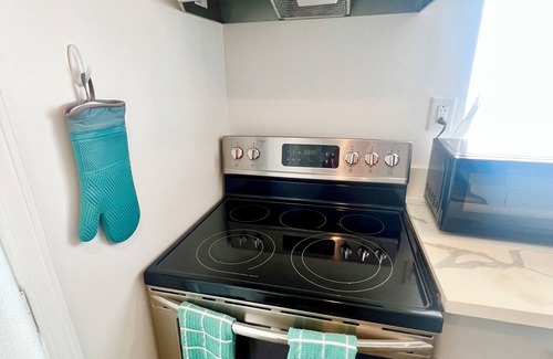 Waialua Cabaña | Beachy Hawaiian Cottage on the Famous North Shore. 2 bed, 1 bath. Sleeps 4