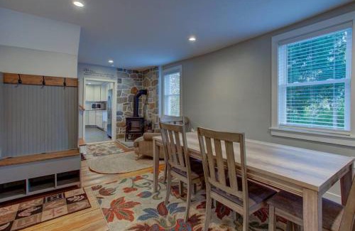Salunga Casa | Calla Lily Farmhouse