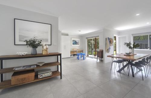 Callala Bay Casa | Callala Bay & Beach House - Pet Friendly with Fireplace