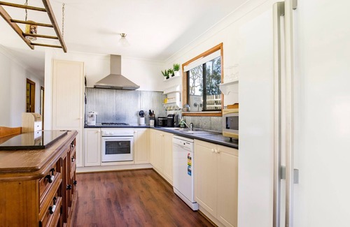 Callala Bay Casa | Callala Calm - Pet Friendly - 5 Mins Walk to Beach