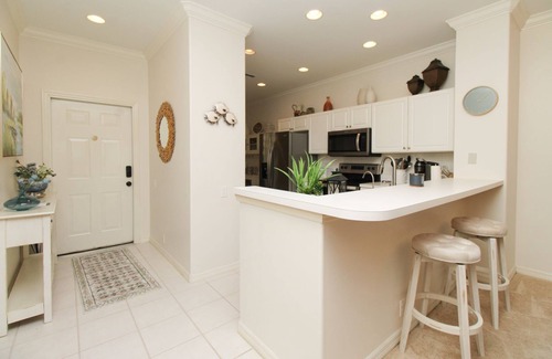Rural Estates Condominio | CALLING ALL GOLF ENTHUSIASTS! 2BR+Den 2BA Condo w/Golf Course & Water View