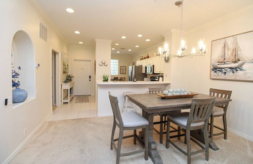 Rural Estates Condominio | CALLING ALL GOLF ENTHUSIASTS! 2BR+Den 2BA Condo w/Golf Course & Water View