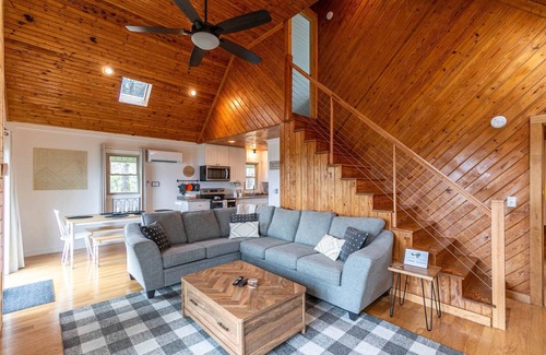 Apple Ridge Casa | Calling Me Home- Stunning views, hot tub, gameroom, close to Blowing Rock!