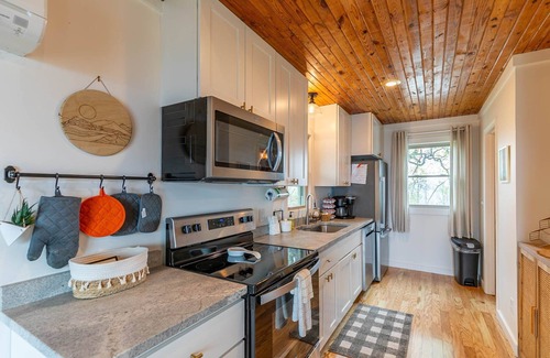 Apple Ridge Casa | Calling Me Home- Stunning views, hot tub, gameroom, close to Blowing Rock!