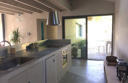 Truinas Casa | CASA TRANQUILA Y BRILLANTE, ABIERTA A LA NATURALEZA CON JACUZZI