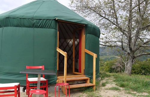 Laprugne Cabina | Calm and cocooning, the Yourte Coquelicot in Auvergne