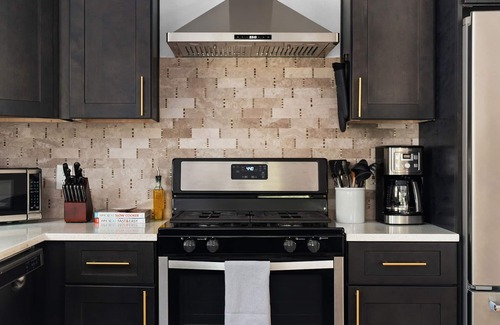 Austin Casa | Calm Cherry Creek South Austin Stunner| AVAIL ACL