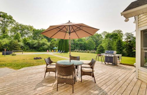 Columbia Casa | Calm Columbia Haven Outdoor Pool, Hot Tub!