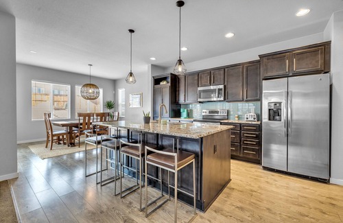 Parker Casa | Calm & Cozy 3 Bedroom - Manhattan Beach Inspired Home