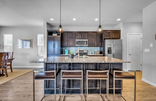 Parker Casa | Calm & Cozy 3 Bedroom - Manhattan Beach Inspired Home