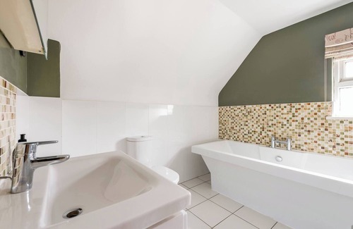 Blackmore End Casa | Calm For 3, Handy for Airport, train Free Parking