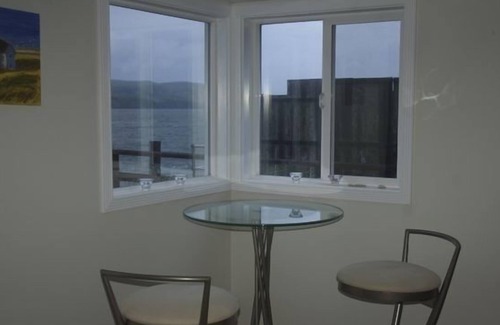 Marshall Casa | Tranquilidad en la bahía en Marin - Renovado Waterfront Home