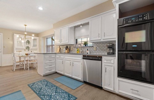 North Central Carrollton Casa | Calm,Quiet and Spacious house|Pool, BBQ