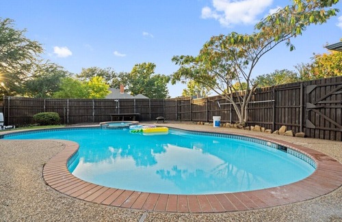 North Central Carrollton Casa | Calm,Quiet and Spacious house|Pool, BBQ