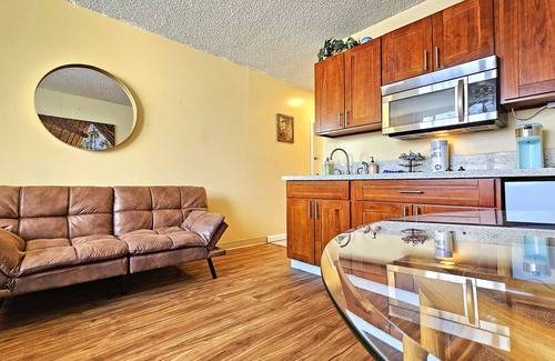 Waikiki Apartamento | Calm, Quiet, New, & Clean Waikiki Queen Bed Studio - WAIKIKI GRAND HOTEL® 804
