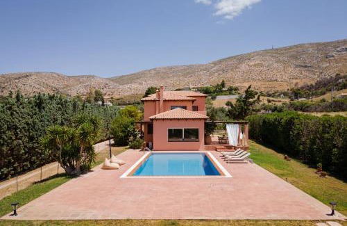 Kalyvia Thorikou Villa | Calm Retreat Villa Lagonisi