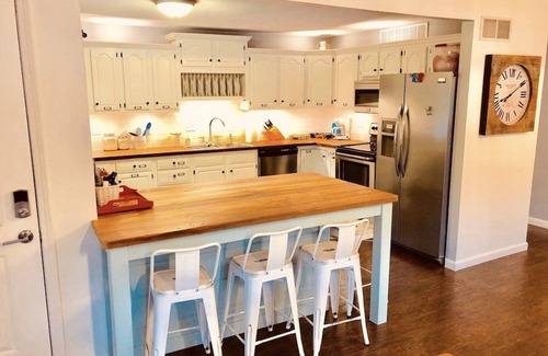 Rocky Mount Casa | “Calm Water Cove” A Fun Family Lake Front Retreat