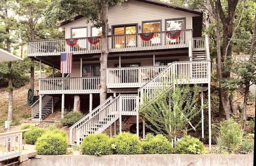 Rocky Mount Casa | “Calm Water Cove” A Fun Family Lake Front Retreat