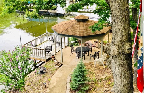 Rocky Mount Casa | “Calm Water Cove” A Fun Family Lake Front Retreat