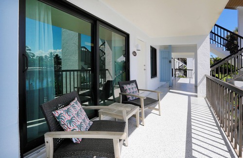 Shell Harbor Condominio | Calm Waters - waterfront condo on Sanibel Island