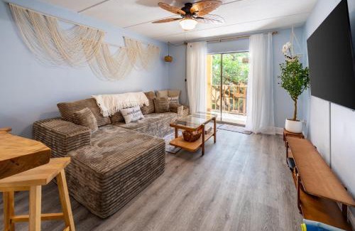 Mary Esther Apartamento | Calm Waterside Condo - Views, Pool & Family Fun