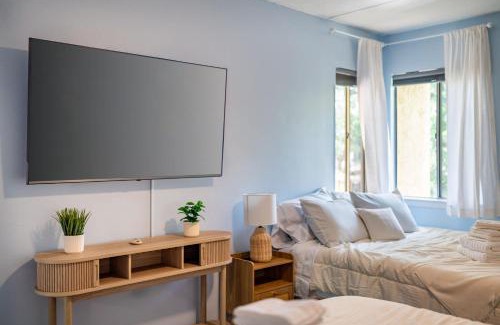 Mary Esther Apartamento | Calm Waterside Condo - Views, Pool & Family Fun