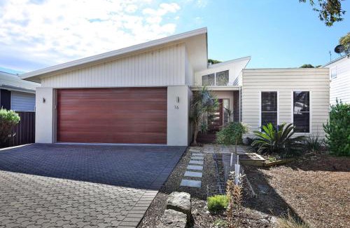 Callala Beach Casa | Calming Waters - Pet Friendly - Community Pool