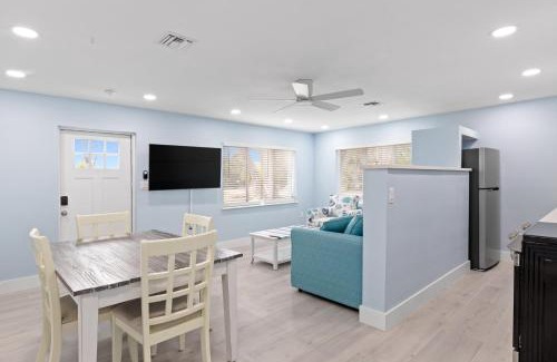 Sanibel Casa | Caloosa Cottage at Palm View Inn of Sanibel with Bikes