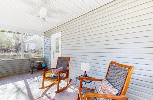 Lake Junaluska Casa | Camak Guesthouse - Upper Unit