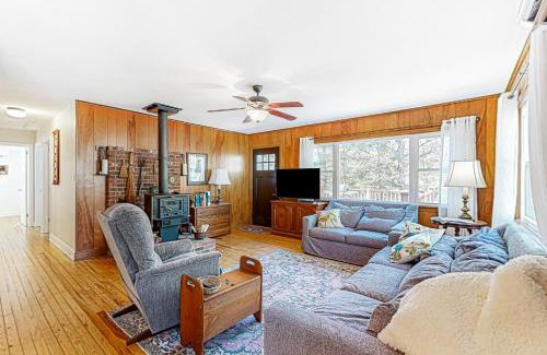Lake Junaluska Casa | Camak Guesthouse - Upper Unit