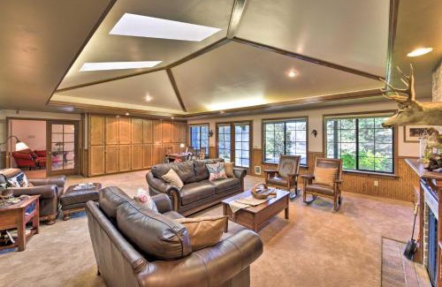 Camano Island Casa | Camano Island Family House with Hot Tub and Deck!