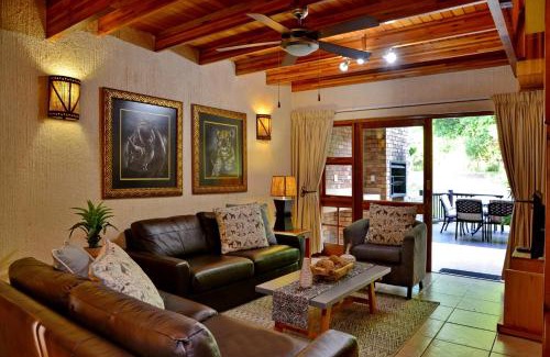 Hazyview Complejo | Cambalala - Luxury Units - in Kruger Park Lodge - Serviced Daily, Free Wi-Fi