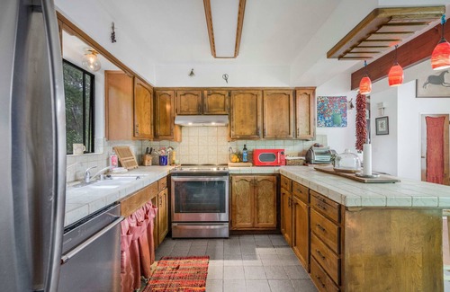 Happy Hill Casa | Cambria Gem, Walk to Moonstone Beach (30+ days)