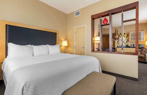 Aurora Hotel | Cambria Hotel Denver International Airport