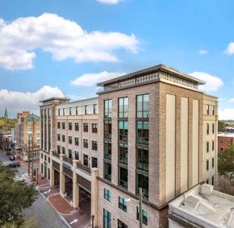 Old West Broad Neighborhood Hotel | Cambria Hotel Savannah Downtown Historic District