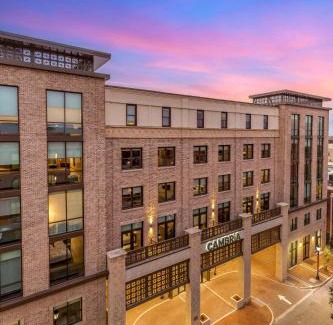Old West Broad Neighborhood Hotel | Cambria Hotel Savannah Downtown Historic District