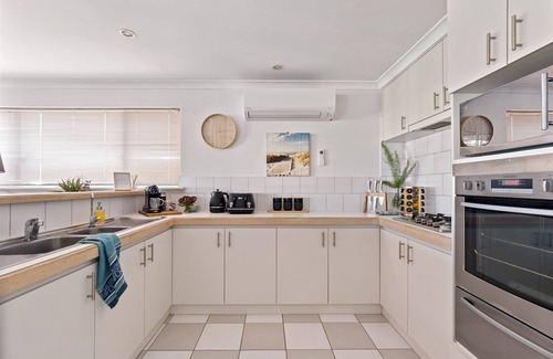Halls Head Casa | Cambria Whole House Private Jetty -Family & Pet Friendly